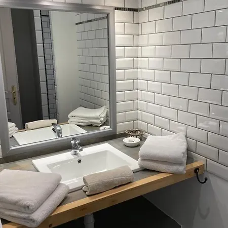 La Demeure Des 2 Tresors 3* لابْريسْ